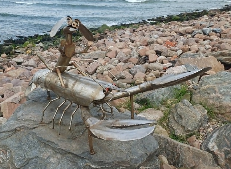 A dug and a lobster.